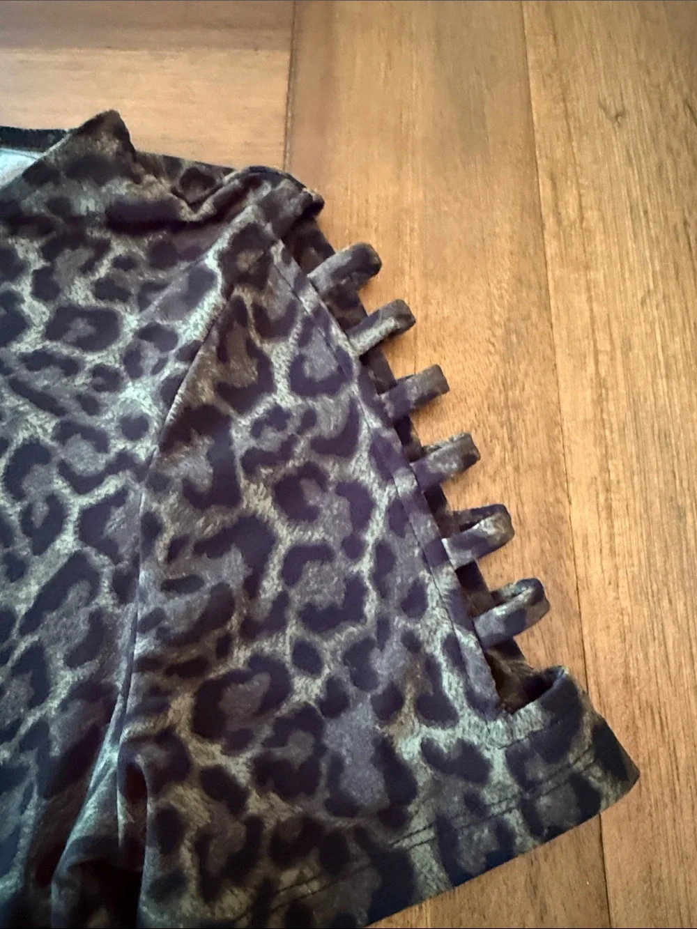 NWOT-Michael Kors Olive and Brown Leopard Short Sleeve Top size Medium